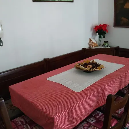 La Tana Dell'orso Apartment *